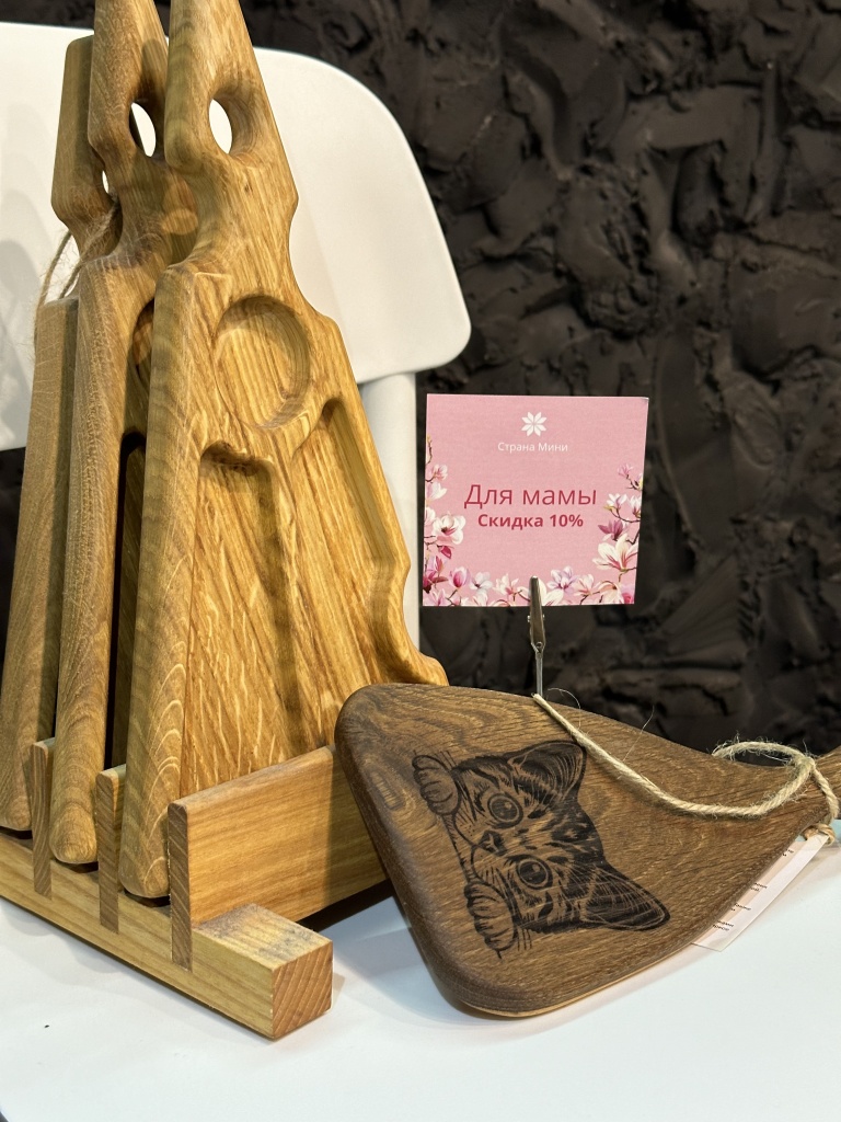 деревянная доска в музее миниатюр