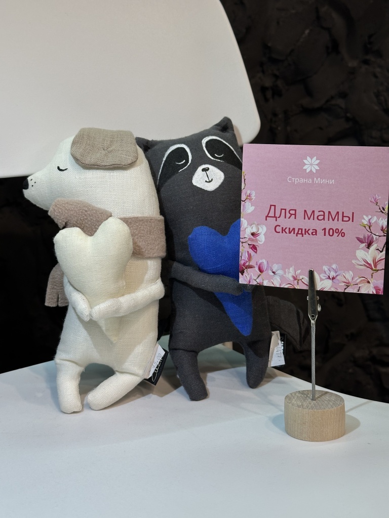мягкие игрушки в сувенирном магазине в минске